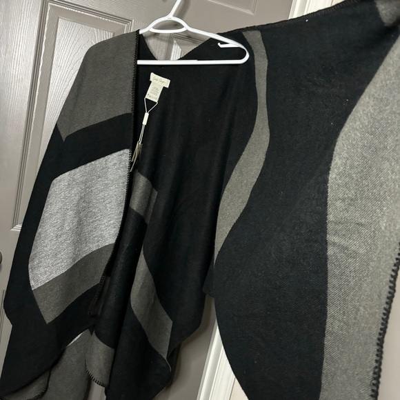 Charlie Paige New Cape / Blanket Wrap Silver, Black, Gray One Size Fits All - Picture 5 of 10